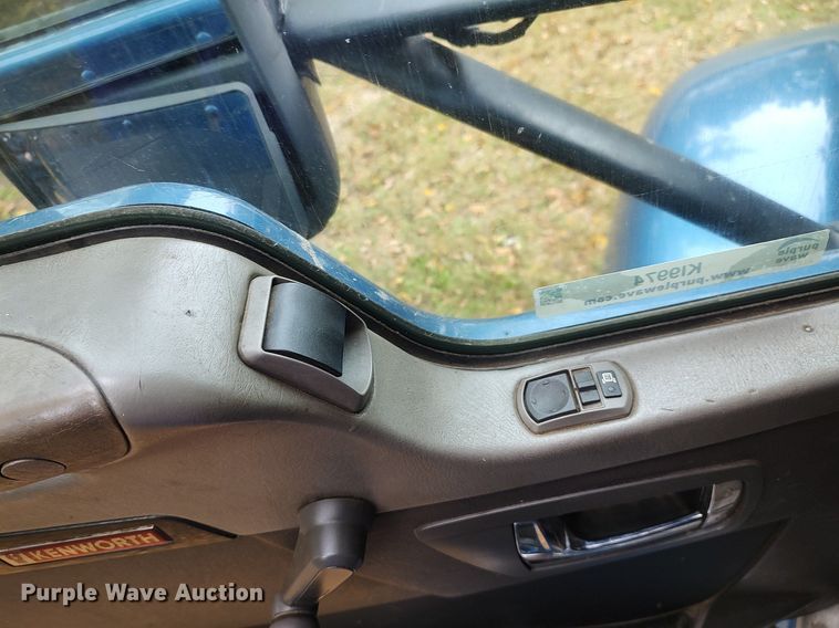 image for item KI9974 2013 Kenworth T660  semi truck