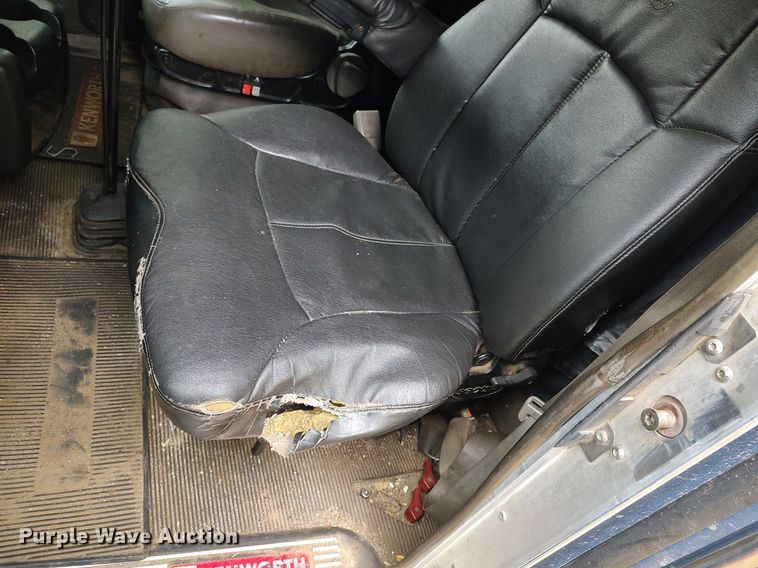 image for item KI9974 2013 Kenworth T660  semi truck