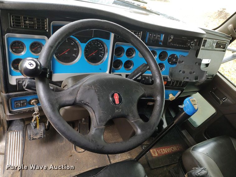 image for item KI9974 2013 Kenworth T660  semi truck