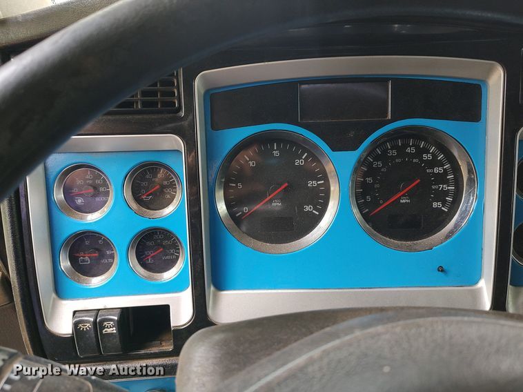 image for item KI9974 2013 Kenworth T660  semi truck