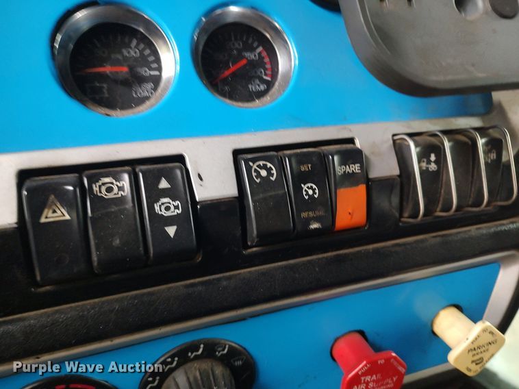 image for item KI9974 2013 Kenworth T660  semi truck