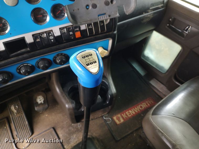 image for item KI9974 2013 Kenworth T660  semi truck