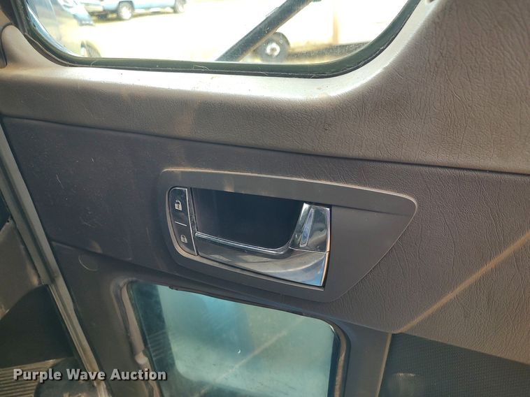 image for item KI9974 2013 Kenworth T660  semi truck