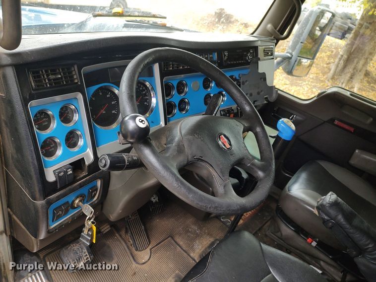 image for item KI9974 2013 Kenworth T660  semi truck