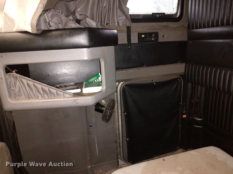 image for item KI9974 2013 Kenworth T660  semi truck