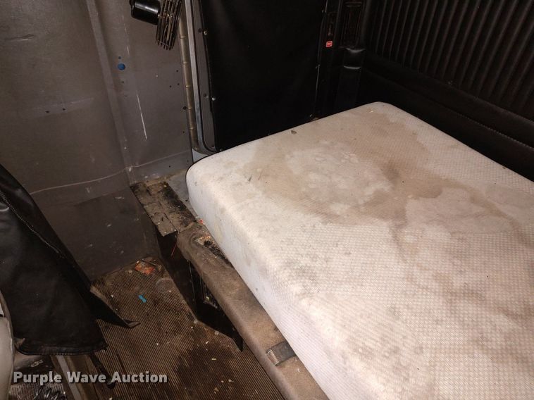 image for item KI9974 2013 Kenworth T660  semi truck