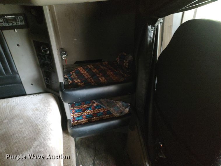 image for item KI9974 2013 Kenworth T660  semi truck