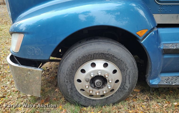 image for item KI9974 2013 Kenworth T660  semi truck