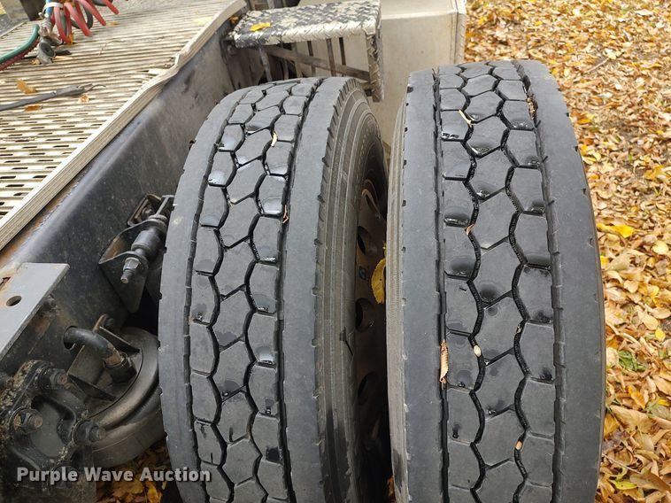 image for item KI9974 2013 Kenworth T660  semi truck