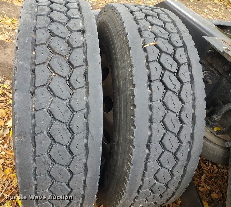 image for item KI9974 2013 Kenworth T660  semi truck