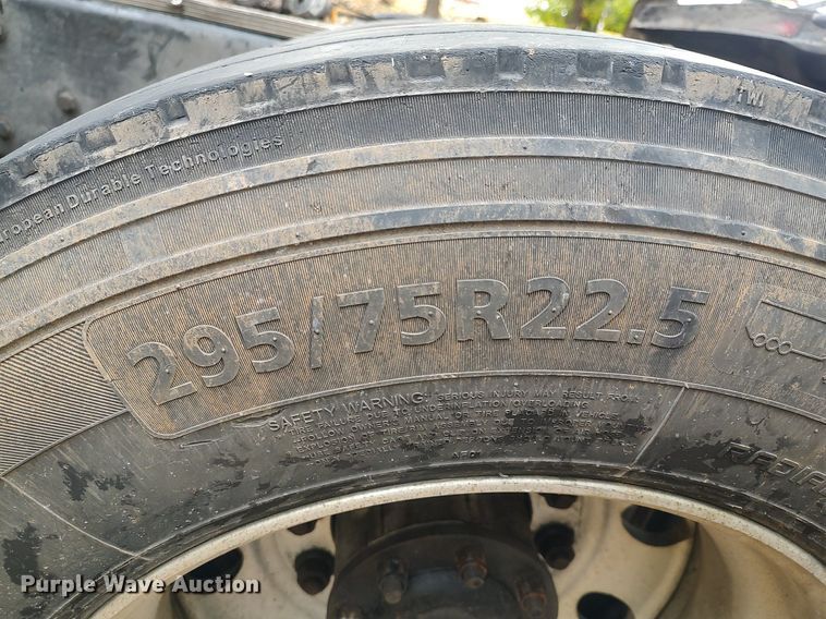 image for item KI9974 2013 Kenworth T660  semi truck