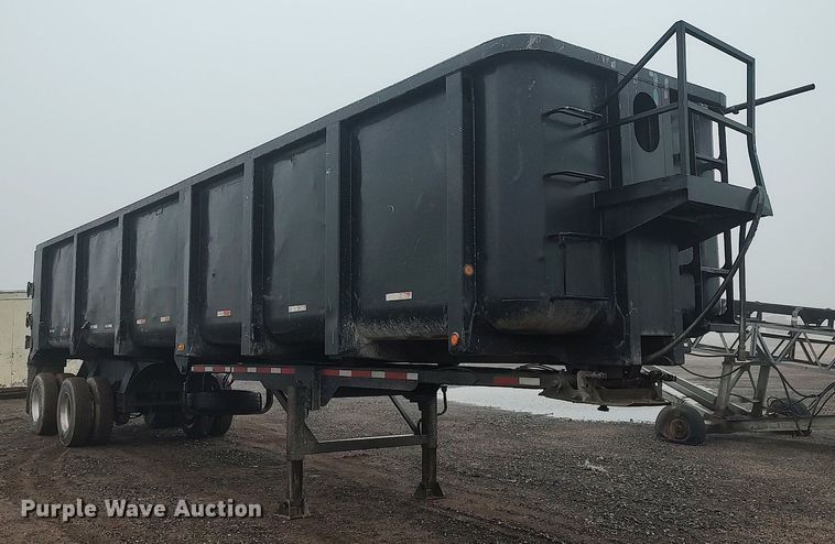 image for item KI9977 2001 Clement  end dump trailer