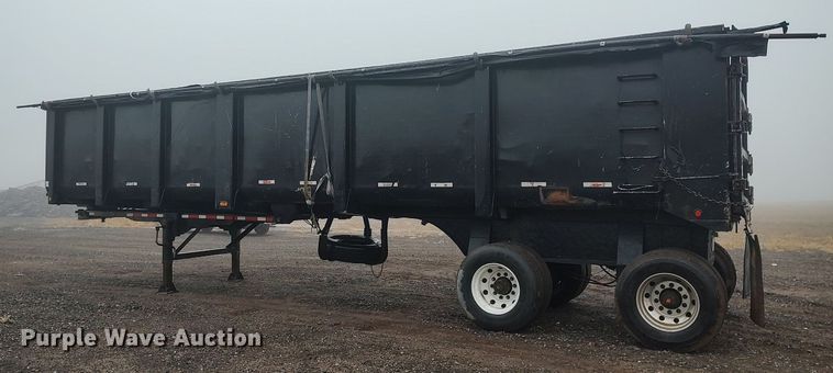 image for item KI9977 2001 Clement  end dump trailer