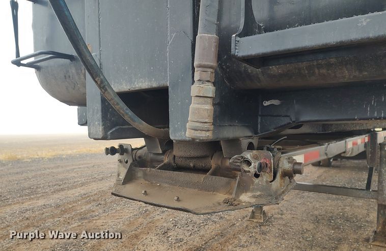 image for item KI9977 2001 Clement  end dump trailer