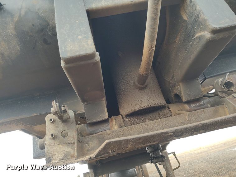 image for item KI9977 2001 Clement  end dump trailer