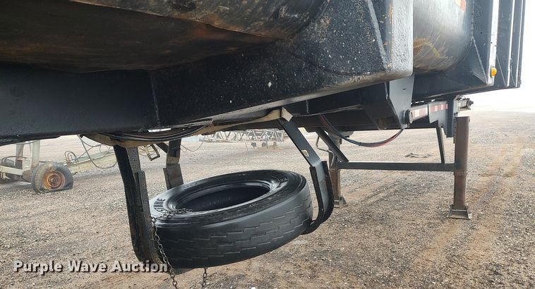 image for item KI9977 2001 Clement  end dump trailer