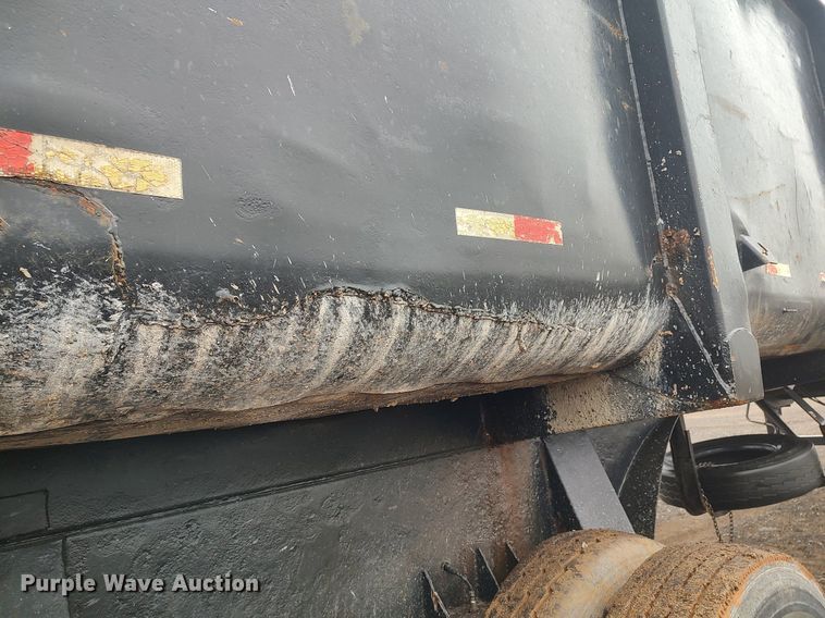 image for item KI9977 2001 Clement  end dump trailer