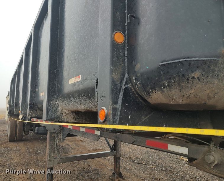 image for item KI9977 2001 Clement  end dump trailer