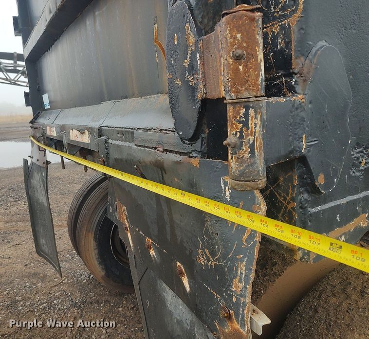 image for item KI9977 2001 Clement  end dump trailer