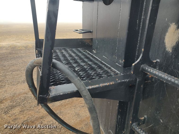 image for item KI9977 2001 Clement  end dump trailer