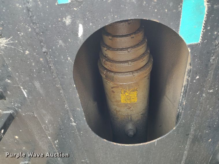 image for item KI9977 2001 Clement  end dump trailer