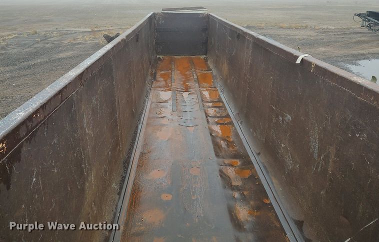 image for item KI9977 2001 Clement  end dump trailer