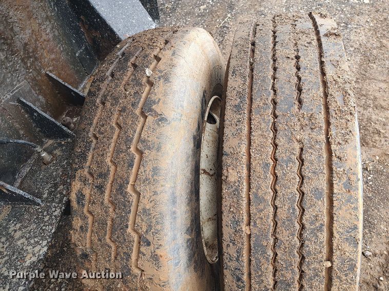 image for item KI9977 2001 Clement  end dump trailer