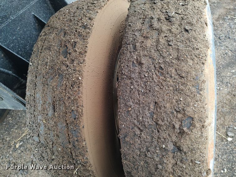 image for item KI9977 2001 Clement  end dump trailer