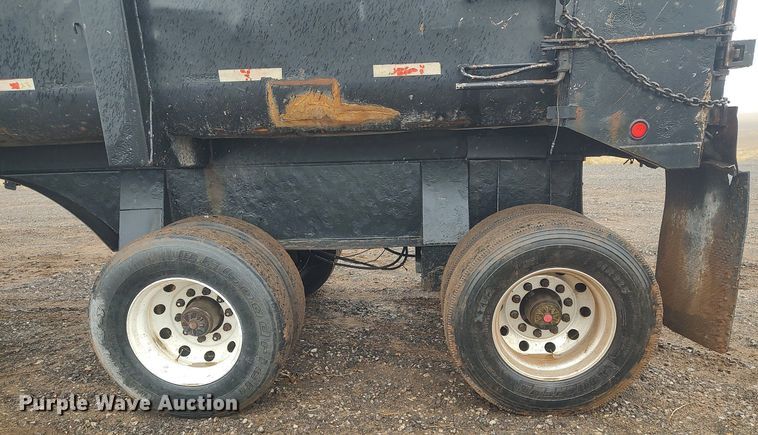 image for item KI9977 2001 Clement  end dump trailer