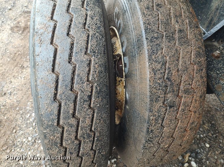 image for item KI9977 2001 Clement  end dump trailer