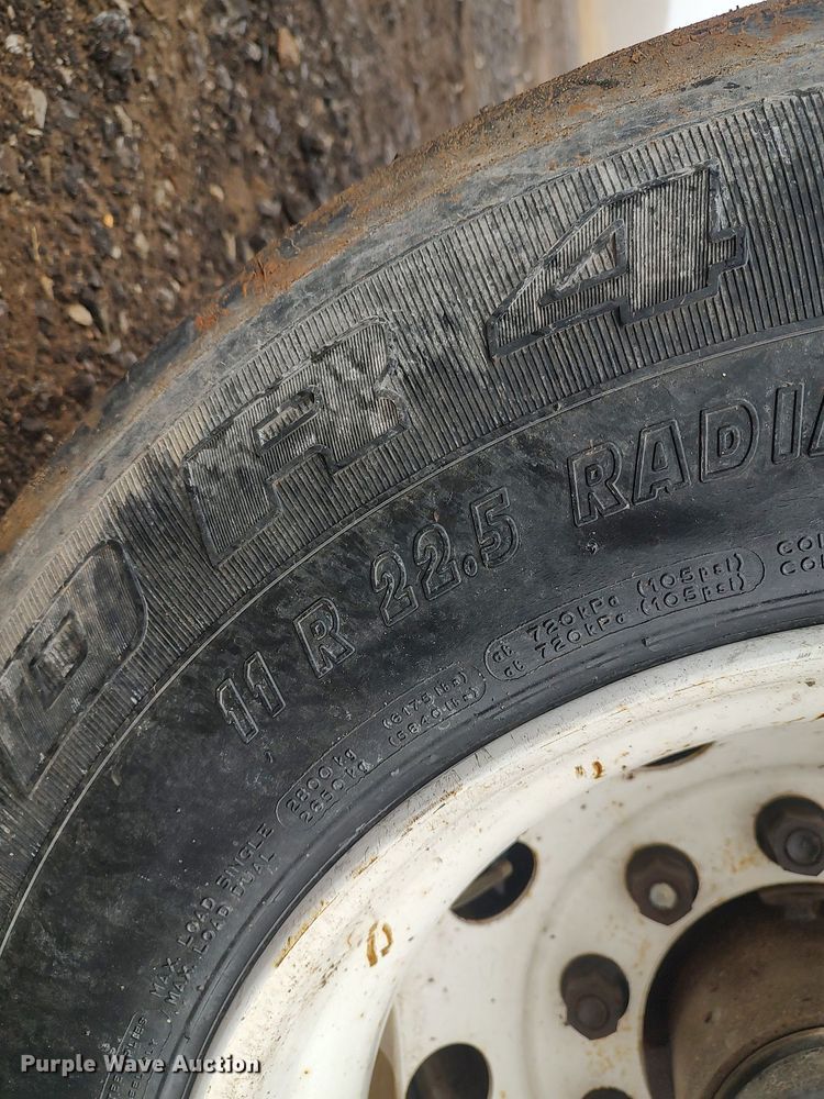 image for item KI9977 2001 Clement  end dump trailer