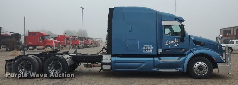 image for item KI9979 2015 Peterbilt 579  semi truck