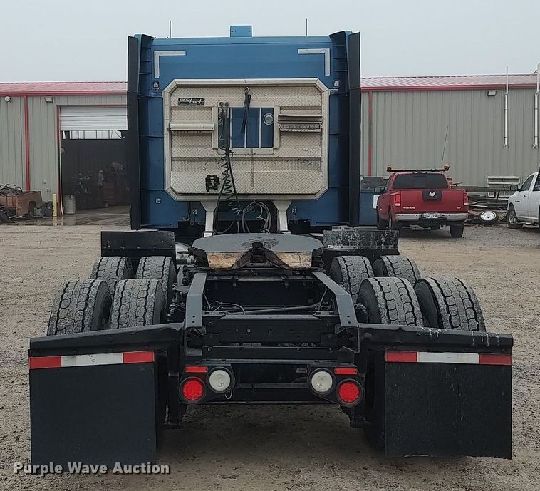 image for item KI9979 2015 Peterbilt 579  semi truck
