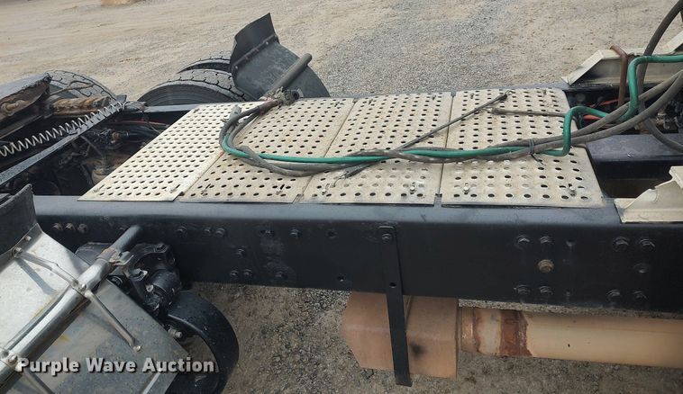 image for item KI9979 2015 Peterbilt 579  semi truck