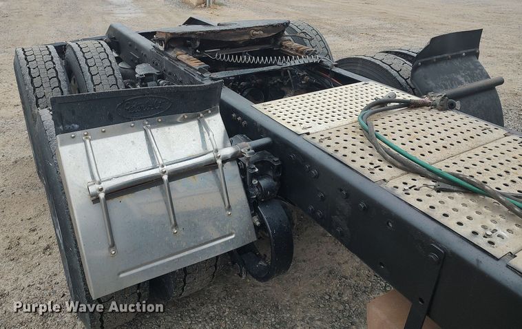 image for item KI9979 2015 Peterbilt 579  semi truck