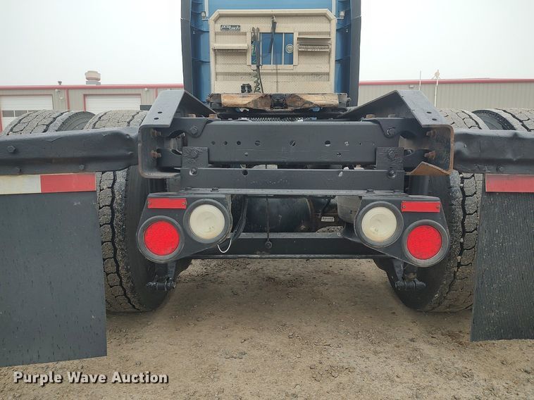 image for item KI9979 2015 Peterbilt 579  semi truck