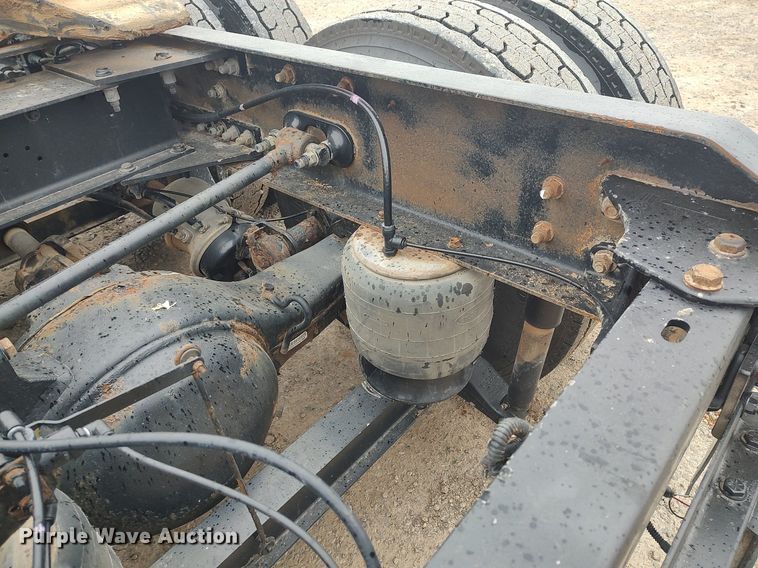 image for item KI9979 2015 Peterbilt 579  semi truck