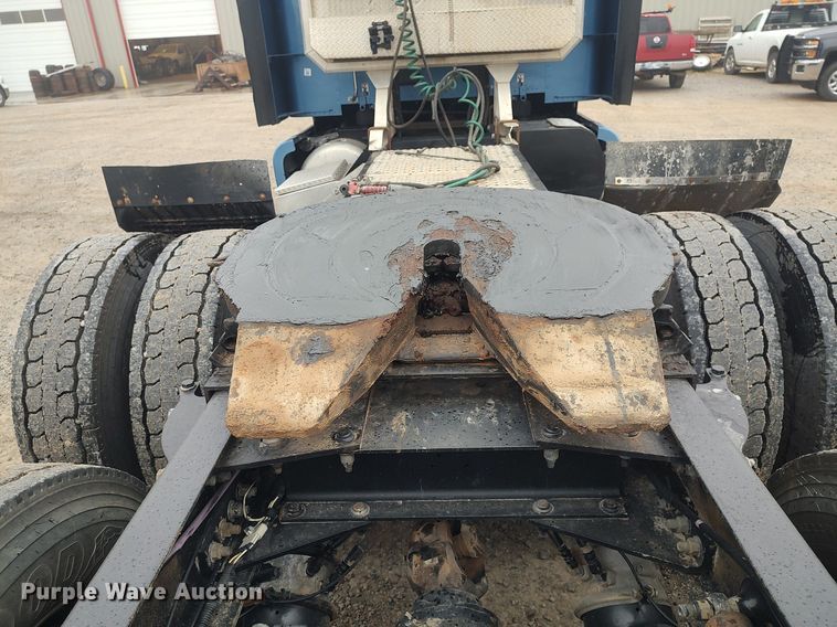 image for item KI9979 2015 Peterbilt 579  semi truck