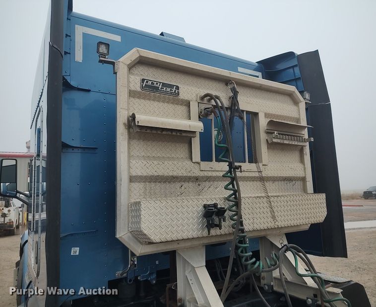 image for item KI9979 2015 Peterbilt 579  semi truck