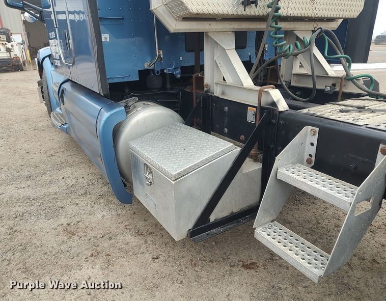 image for item KI9979 2015 Peterbilt 579  semi truck