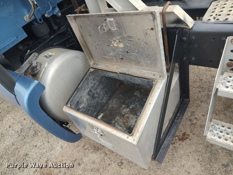 image for item KI9979 2015 Peterbilt 579  semi truck