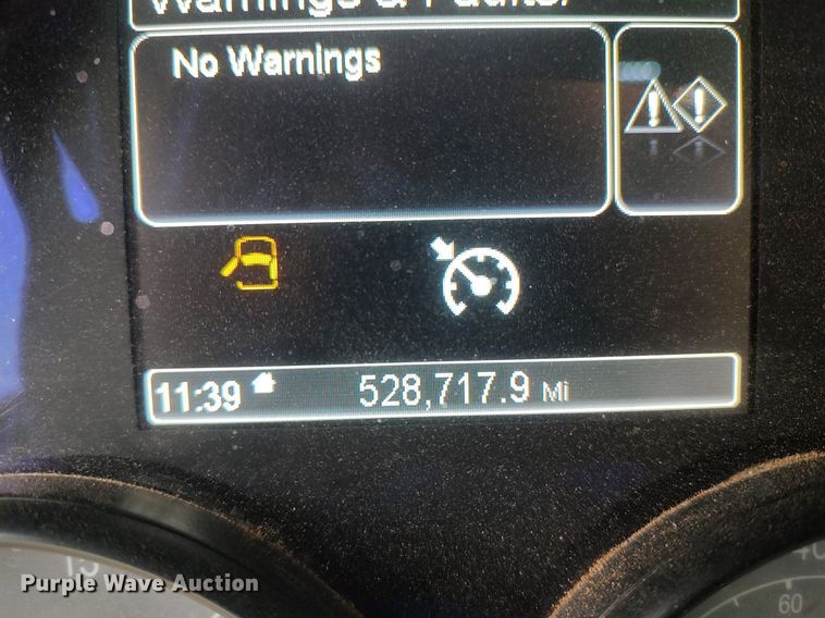 image for item KI9979 2015 Peterbilt 579  semi truck