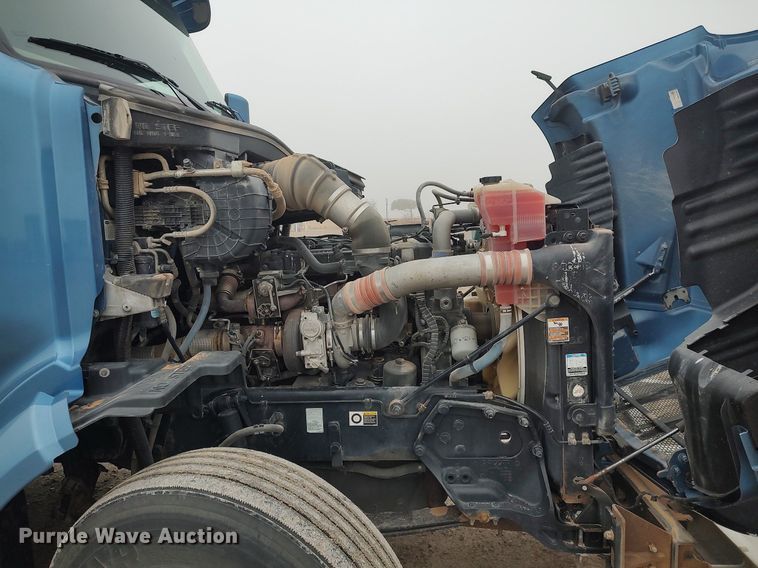 image for item KI9979 2015 Peterbilt 579  semi truck