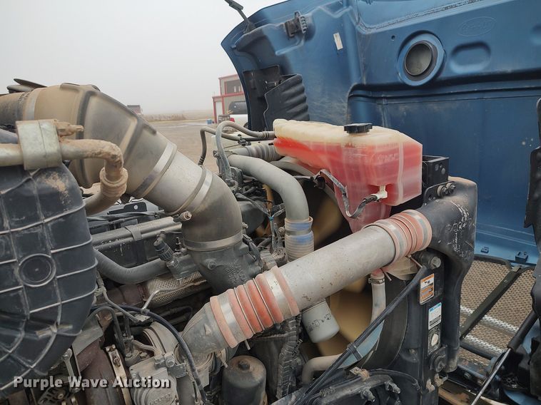 image for item KI9979 2015 Peterbilt 579  semi truck