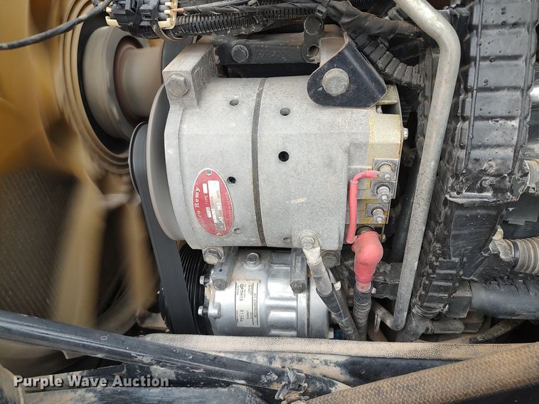 image for item KI9979 2015 Peterbilt 579  semi truck