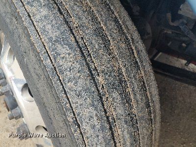 image for item KI9979 2015 Peterbilt 579  semi truck