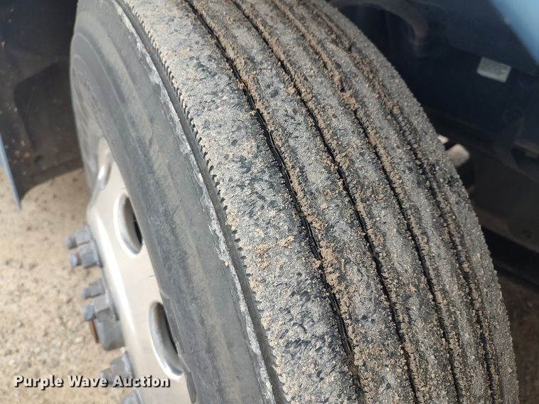 image for item KI9979 2015 Peterbilt 579  semi truck