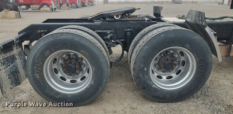 image for item KI9979 2015 Peterbilt 579  semi truck