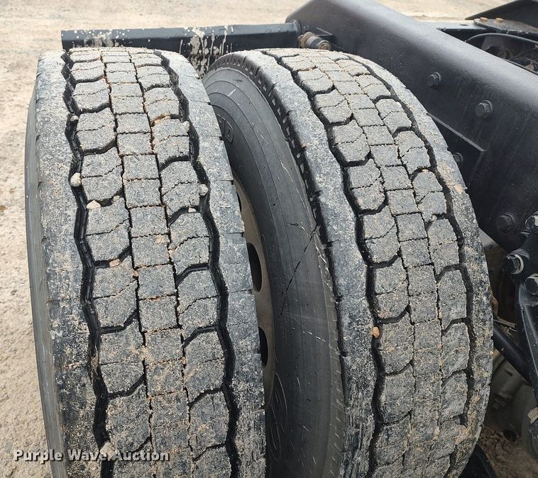 image for item KI9979 2015 Peterbilt 579  semi truck