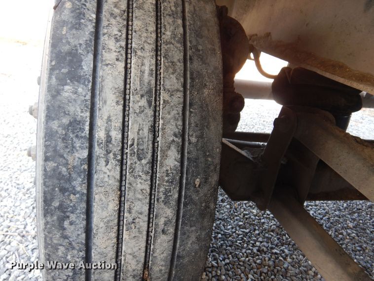 image for item KJ9022 2011 Wilkens 0K2HA32VCFSA  walking floor trailer